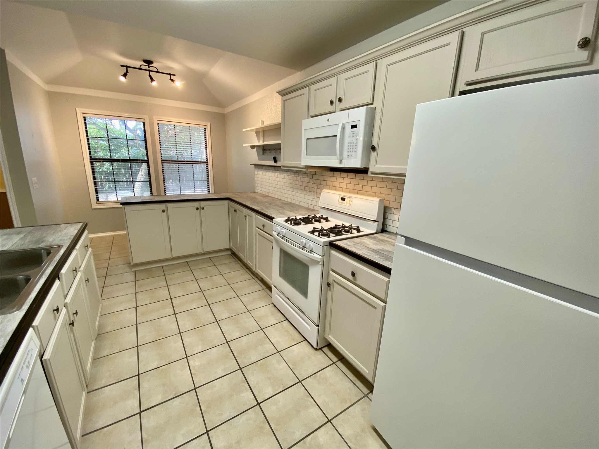 140 Llama Loop Kyle, TX 78640 - Photo 10 of 35