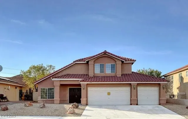 $2,300 | 7720 Leavorite Drive, Las Vegas, NV 89128