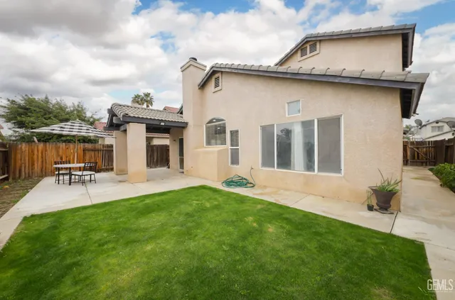 a balcony with an outdoor space