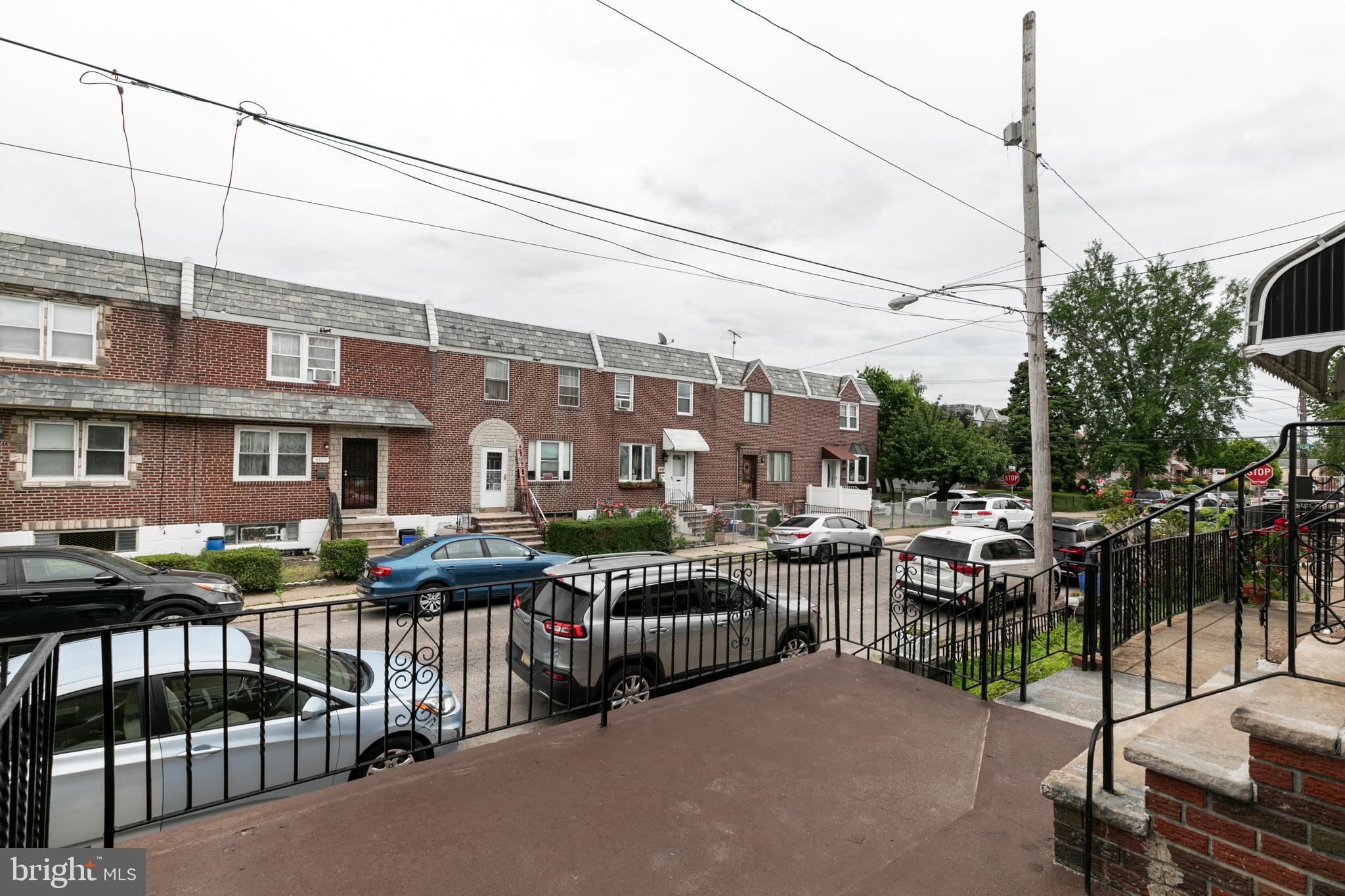 1828 South 29th Street Philadelphia, PA 19145 - Photo 30 of 32 a view of a patio with dining table and chairs
