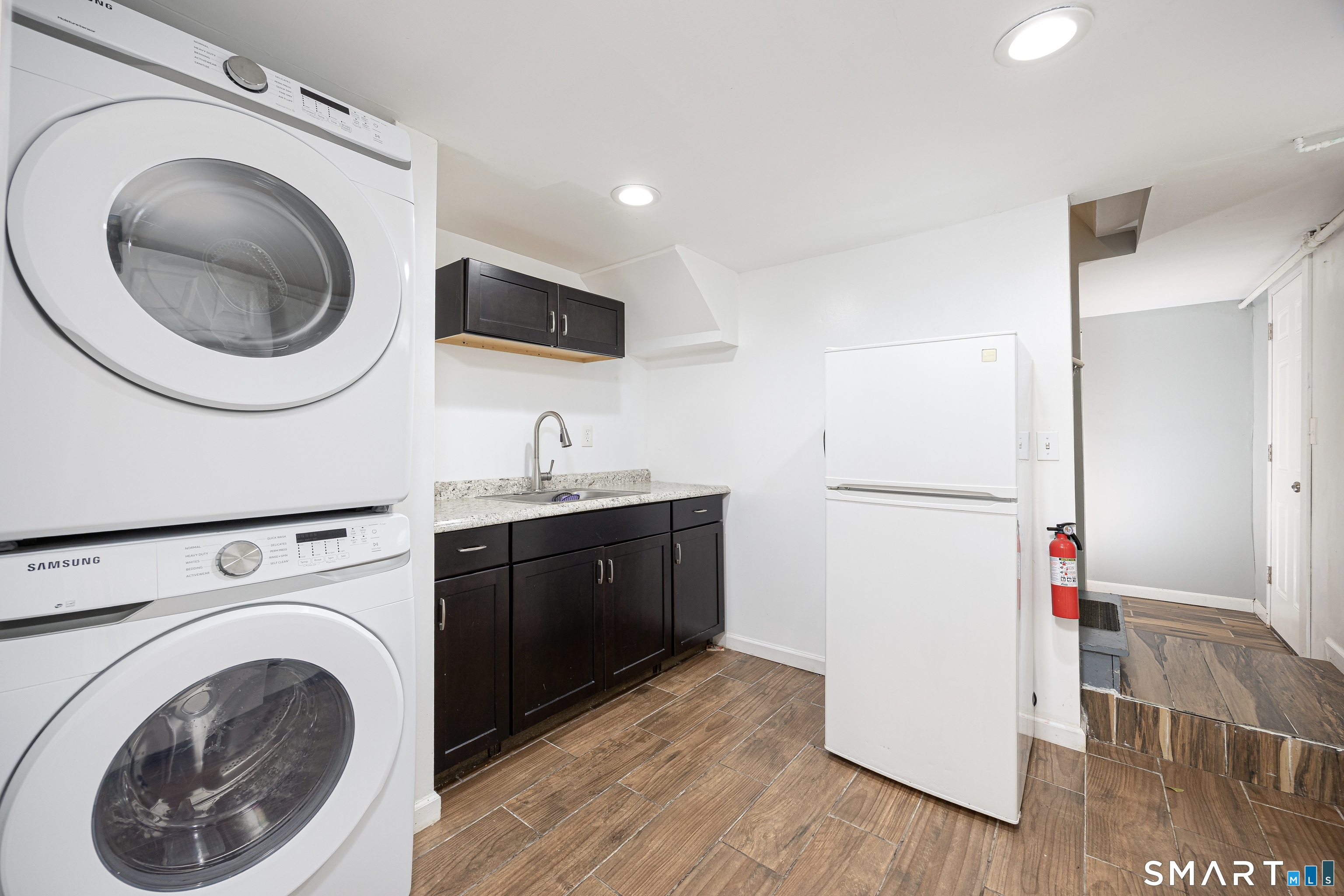 1885 Old Town Road Bridgeport, CT 06606 - Photo 12 of 17 Gallery Image 12