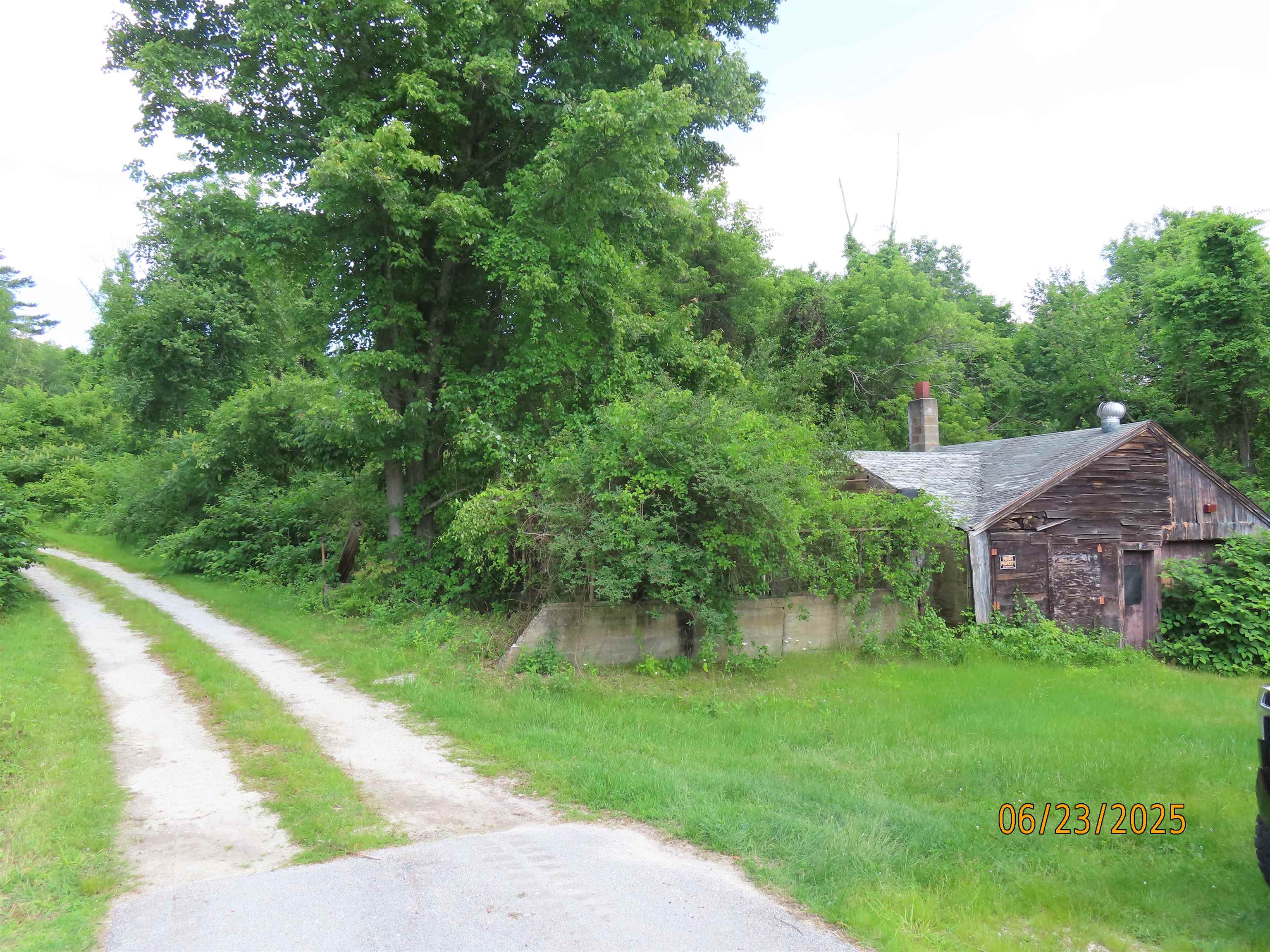 19 Mammoth Road Hooksett, NH 03106 - Photo 2 of 6