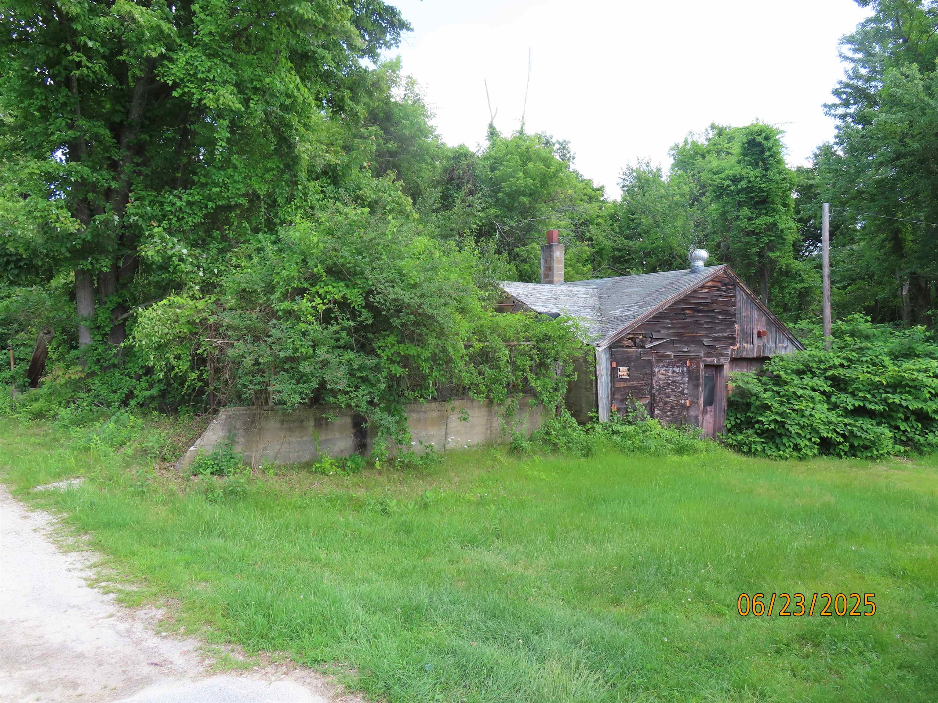 19 Mammoth Road Hooksett, NH 03106 - Photo 3 of 6