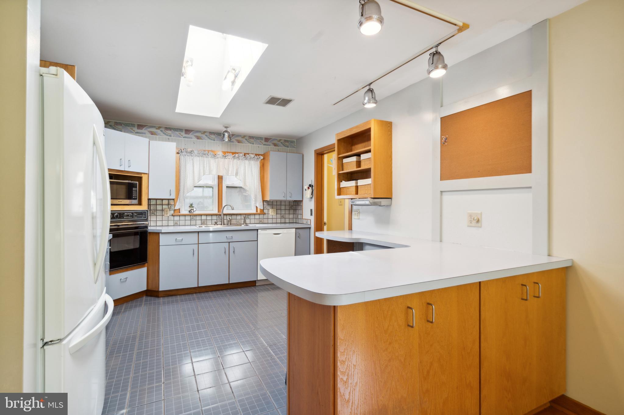 1008 Cowpath Road Hatfield, PA 19440 - Photo 15 of 65 Kitchen