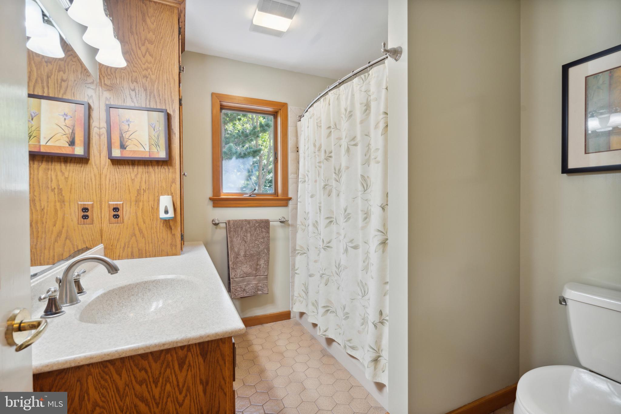 1008 Cowpath Road Hatfield, PA 19440 - Photo 27 of 65 Primary full bathroom