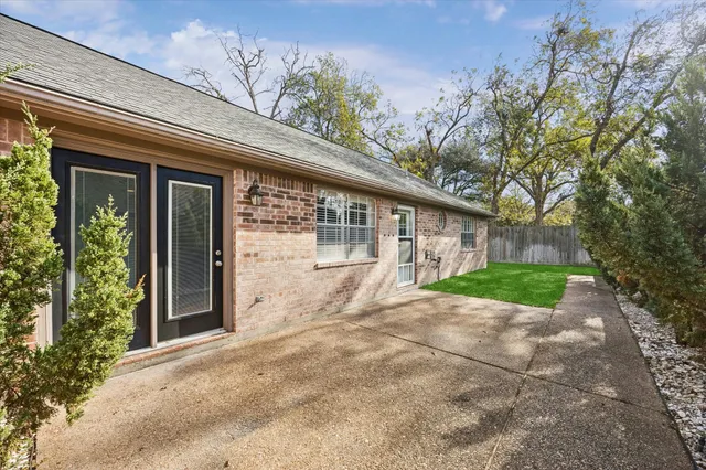 $1,700 | 900 Eagle Lake Road, Sealy, TX 77474