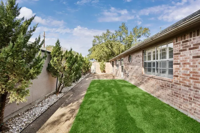 $1,700 | 900 Eagle Lake Road, Sealy, TX 77474