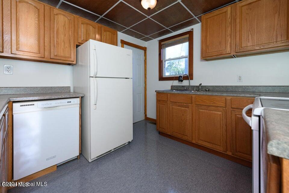 166 Old Loudon Road Colonie, NY 12110 - Photo 13 of 25 20240531130308826462000000-o