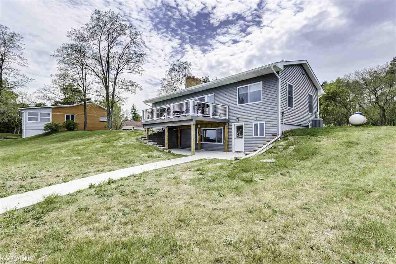 3820 North Lakeshore Road Deckerville, MI 48427 - Photo 5 of 48 50043083-4.JPG