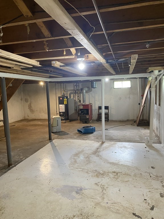 29 Justice Drive Amherst, MA 01002 - Photo 20 of 20 a view of a hall with wooden floor