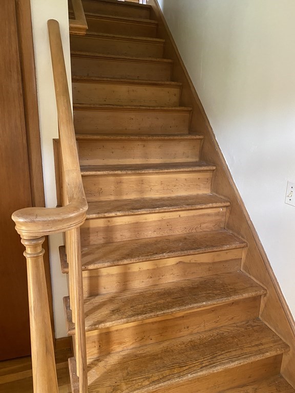 29 Justice Drive Amherst, MA 01002 - Photo 9 of 20 a view of entryway