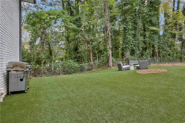 a view of a house with backyard
