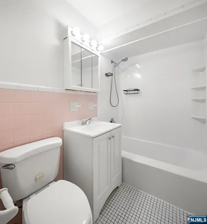$2,750 | 70 2nd Avenue, Secaucus, NJ 07094