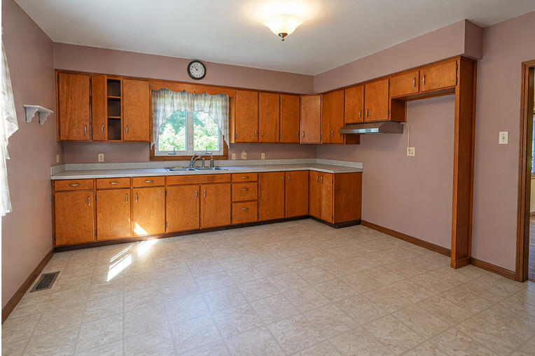 1807 Shettler Road Muskegon, MI 49444 - Photo 16 of 32 DSC01549(2)