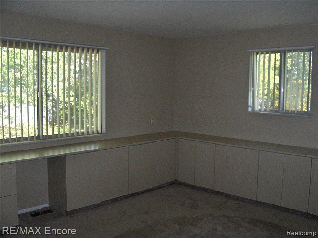 2876 Rhineberry Road Rochester, MI 48309 - Photo 10 of 17 Master Bed