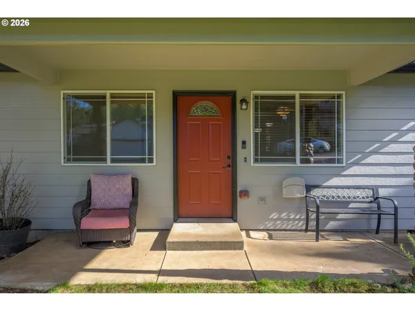 a bench that is sitting in front of a house