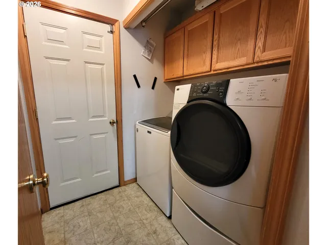 $439,900 | 3884 Shenstone Drive, Eugene, OR 97404