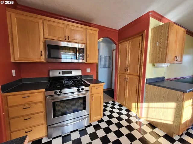 $439,900 | 3884 Shenstone Drive, Eugene, OR 97404