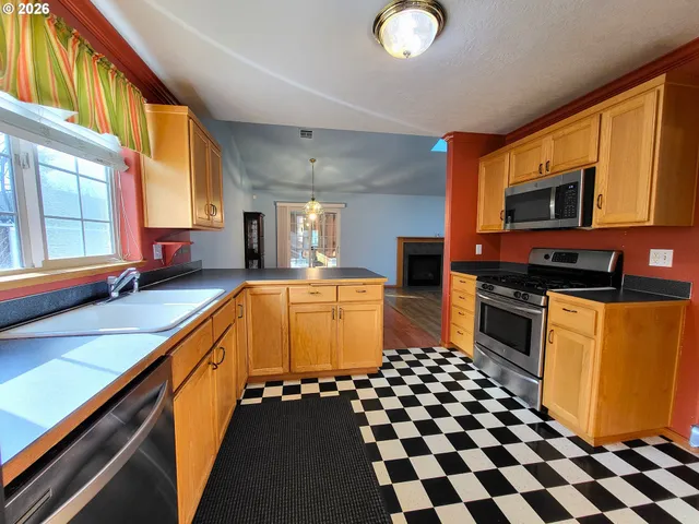 $439,900 | 3884 Shenstone Drive, Eugene, OR 97404