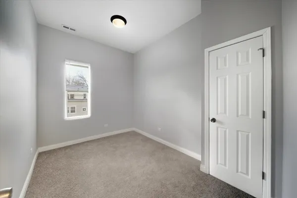 $1,400 | 3002 East 81st Street, Unit 2, Chicago, IL 60617