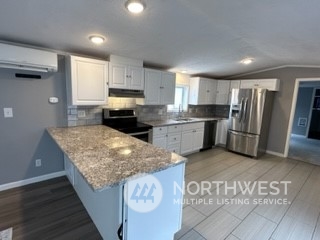 15251 Maple Drive Renton, WA 98058 - Photo 6 of 14 Gallery Image 6