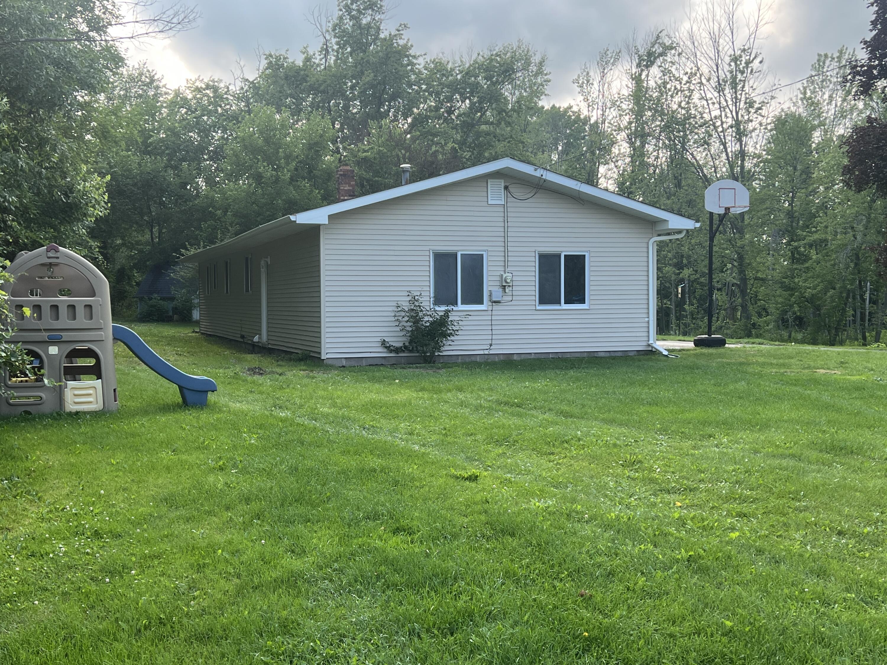 1240 South 8 Mile Road Kawkawlin, MI 48631 - Photo 3 of 17 IMG_1452