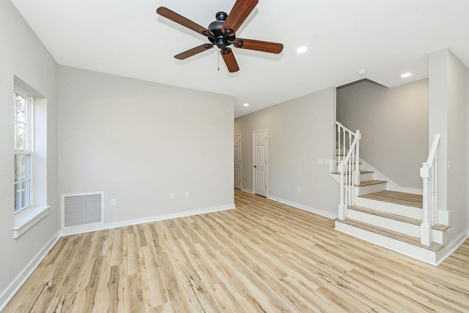 182 Madison Street, Unit B Freeport, FL 32439 - Photo 4 of 36 20201217144457075879000000-o