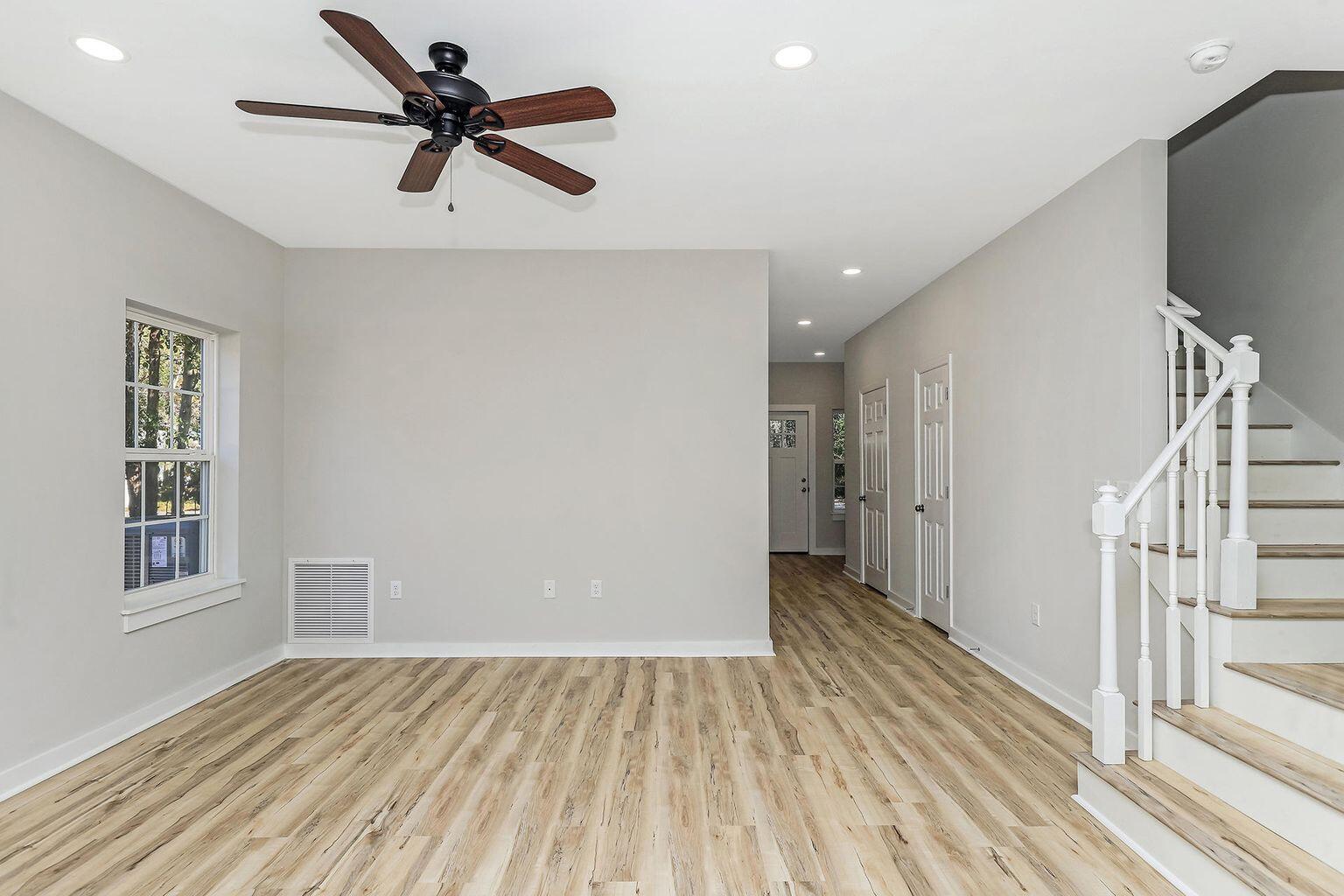 182 Madison Street, Unit B Freeport, FL 32439 - Photo 5 of 36 20201217144416838020000000-o