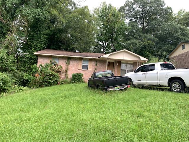 a view of a house with backyard and porch