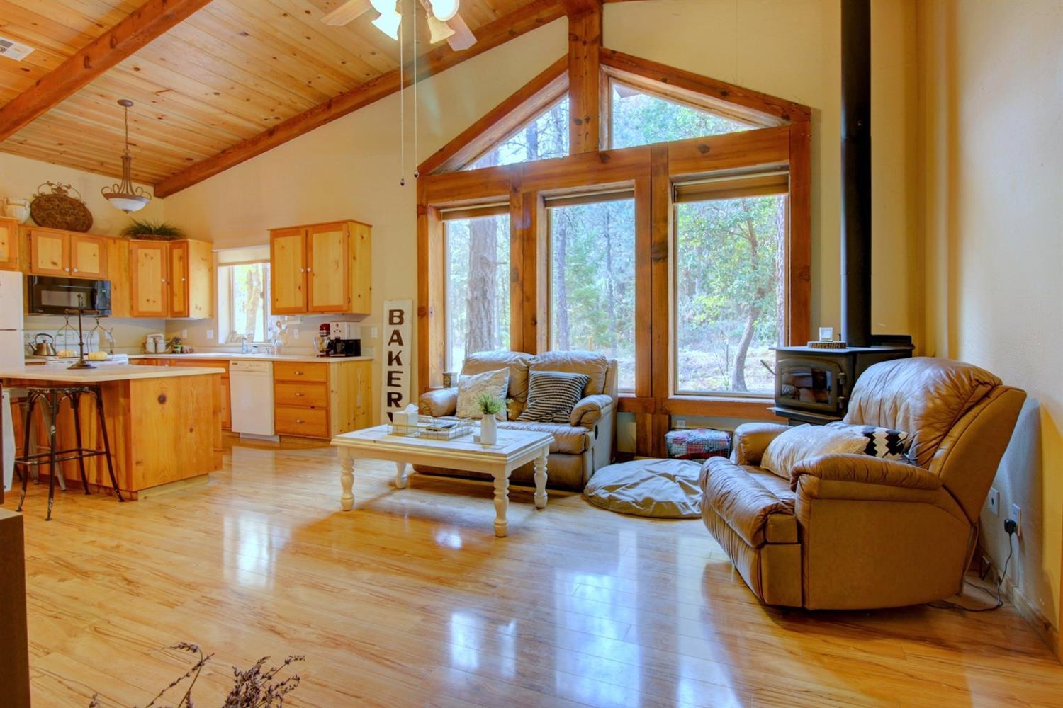 1065 Riessen Road Grants Pass, OR 97526 - Photo 21 of 32 a living room with furniture and a large window
