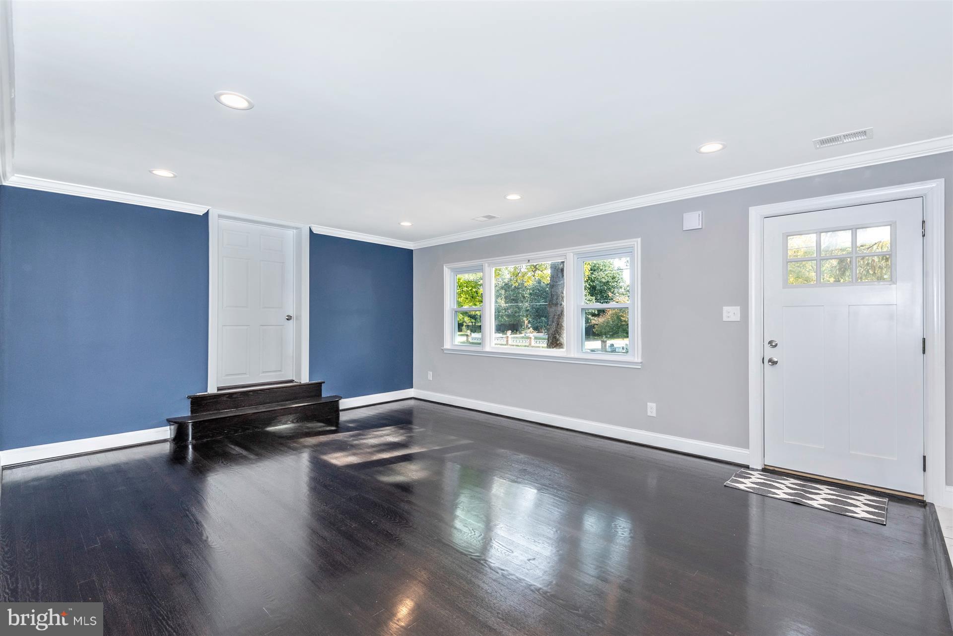 6603 Horseshoe Road Clinton, MD 20735 - Photo 2 of 30 Living Room