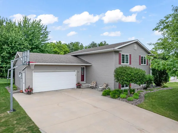 $399,900 | 450 Lally Court, Zumbrota, MN 55992