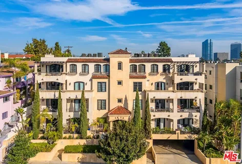 $1,395,000 | 1414 South Beverly Glen Boulevard, Unit 301, Los Angeles, CA 90024