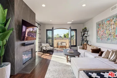 $1,395,000 | 1414 South Beverly Glen Boulevard, Unit 301, Los Angeles, CA 90024