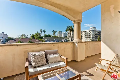 $1,395,000 | 1414 South Beverly Glen Boulevard, Unit 301, Los Angeles, CA 90024