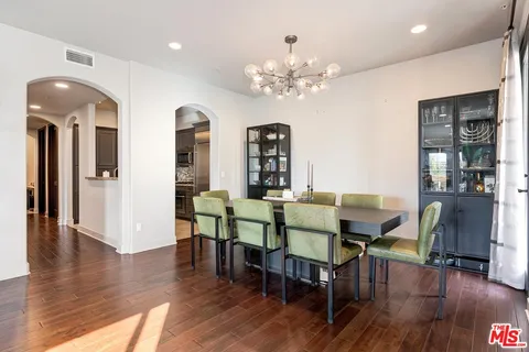 $1,395,000 | 1414 South Beverly Glen Boulevard, Unit 301, Los Angeles, CA 90024