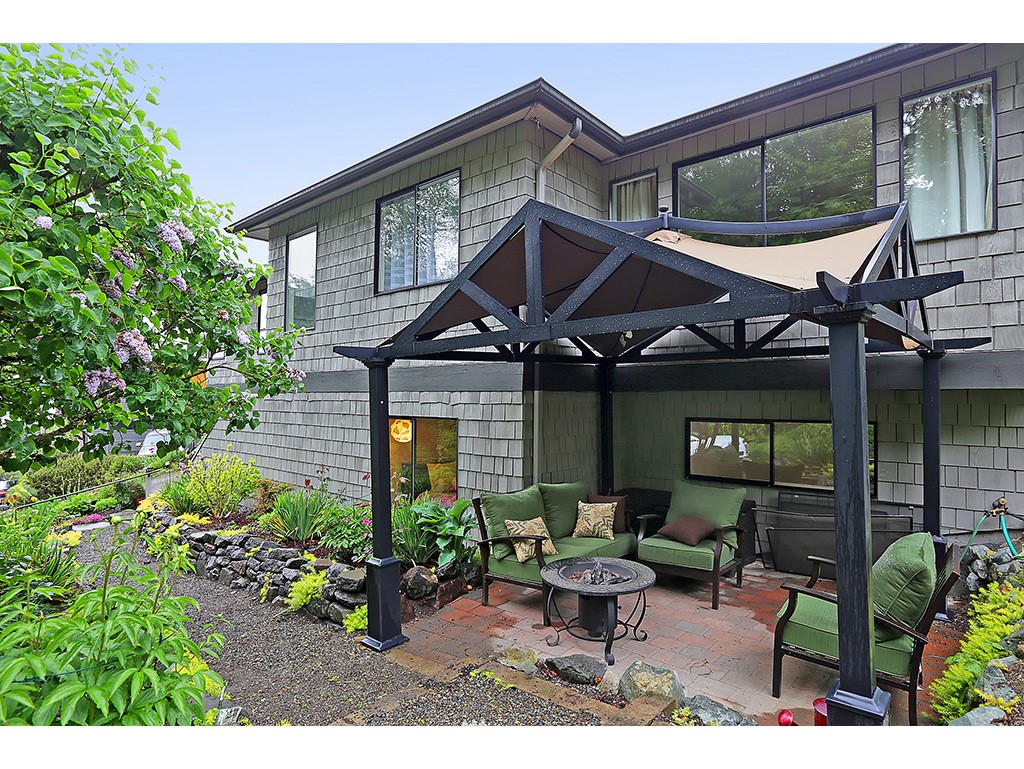 4042 Southwest Myrtle Street Seattle, WA 98136 - Photo 3 of 19 Gallery Image 3