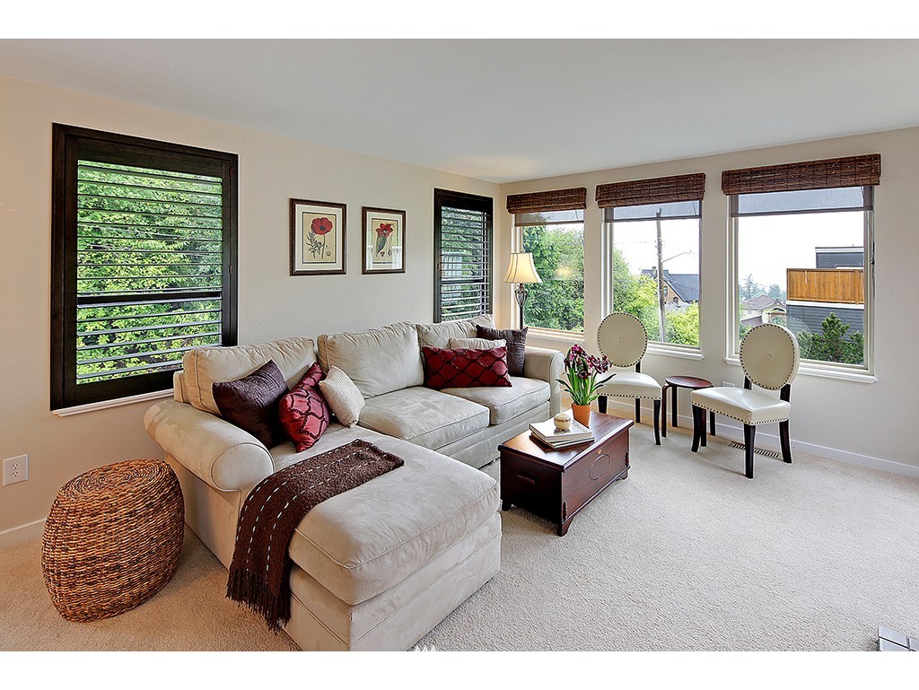4042 Southwest Myrtle Street Seattle, WA 98136 - Photo 4 of 19 Gallery Image 4