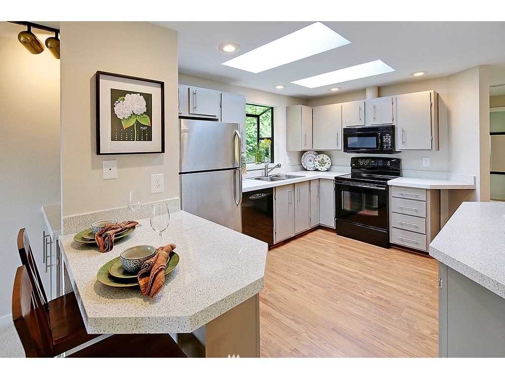 4042 Southwest Myrtle Street Seattle, WA 98136 - Photo 8 of 19 Gallery Image 8