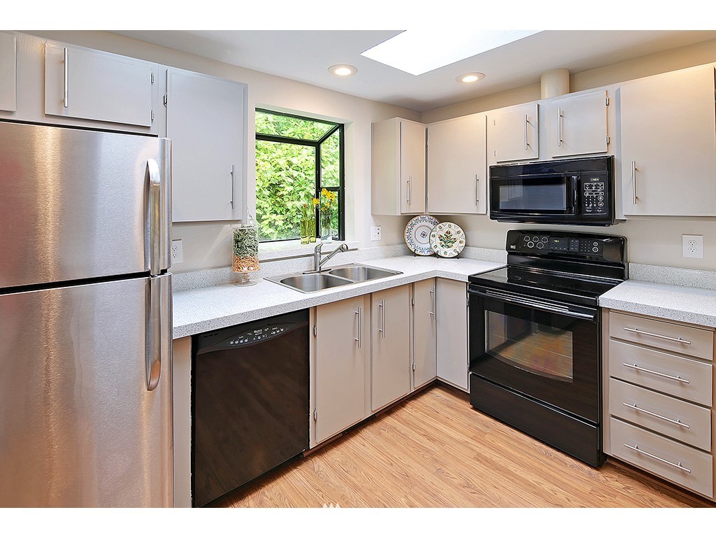 4042 Southwest Myrtle Street Seattle, WA 98136 - Photo 9 of 19 Gallery Image 9