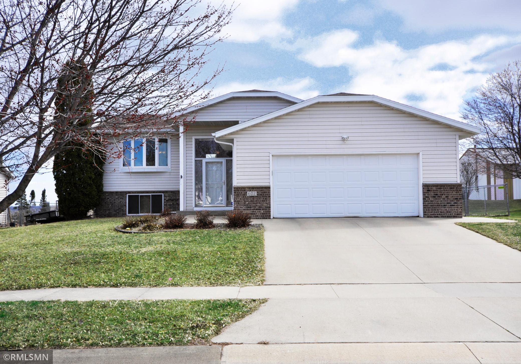 602 Manor Ridge Drive Northwest Rochester, MN 55901 - Photo 1 of 22