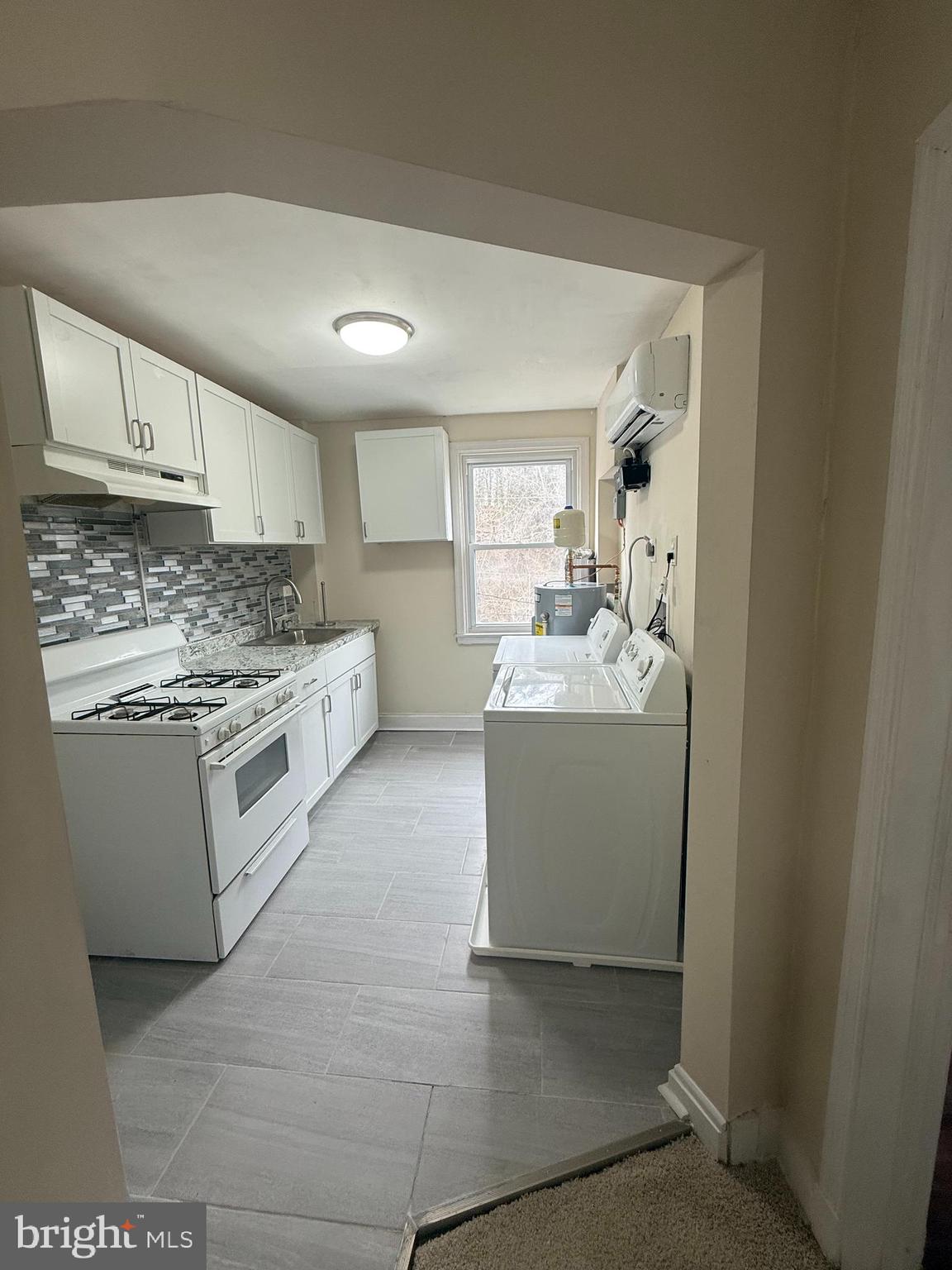 528 Random Road Baltimore, MD 21229 - Photo 19 of 24 Upstairs Kitchen