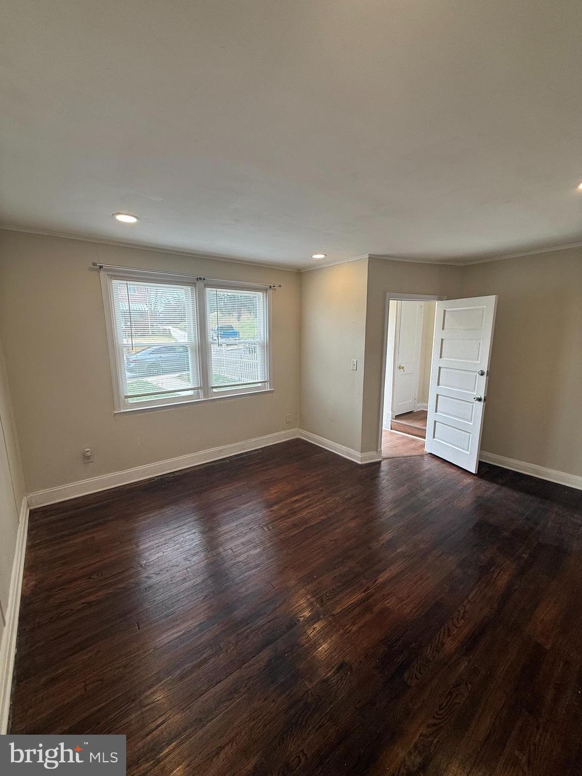 528 Random Road Baltimore, MD 21229 - Photo 4 of 24 Main Level Living