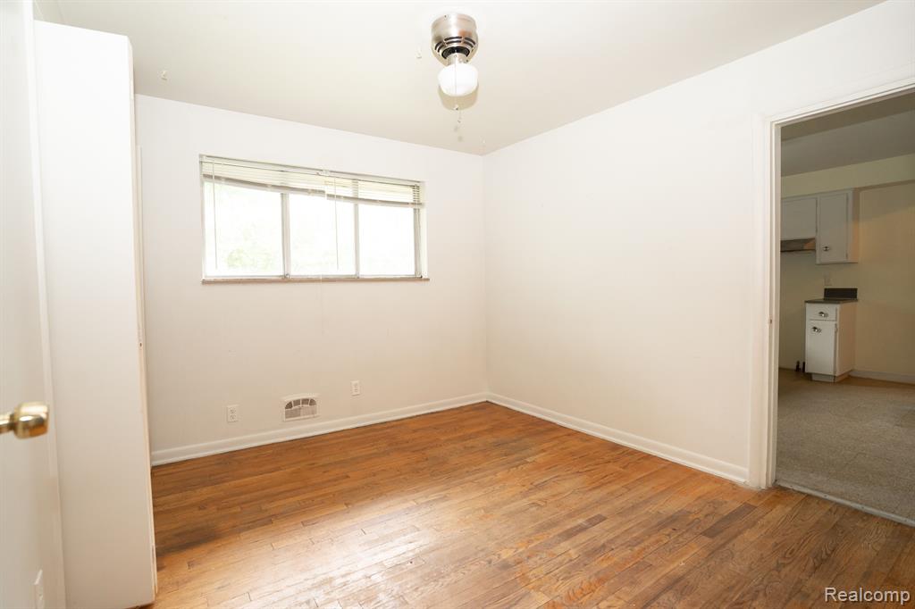 5122 West Bristol Road Flint, MI 48507 - Photo 10 of 31