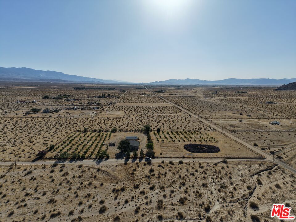 10424 Santa Fe Fire Road Lucerne Valley, CA 92356 - Photo 11 of 33