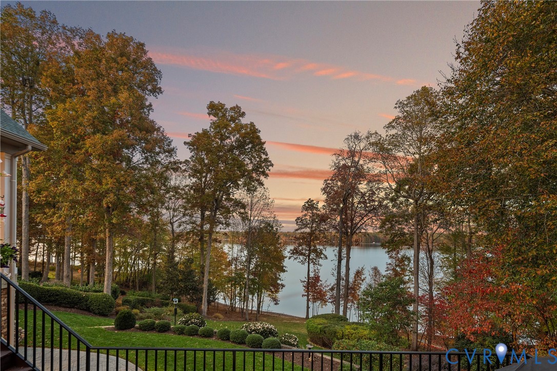 5304 Beechwood Point Court Midlothian, VA 23112 - Photo 5 of 50 a view of a garden