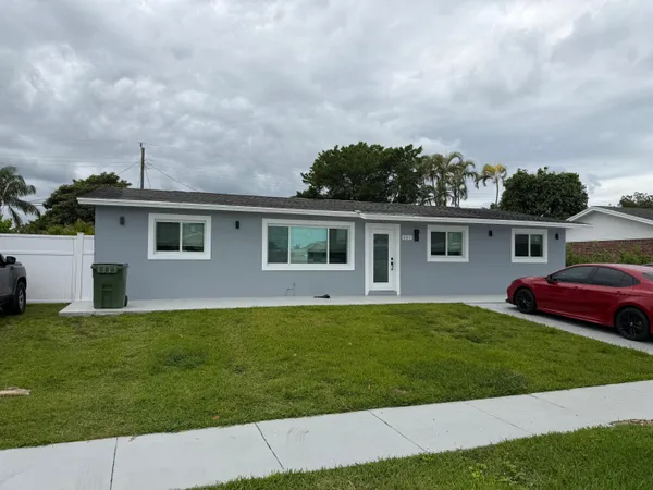 $3,000 | 441 San Mateo Drive, Palm Springs, FL 33461