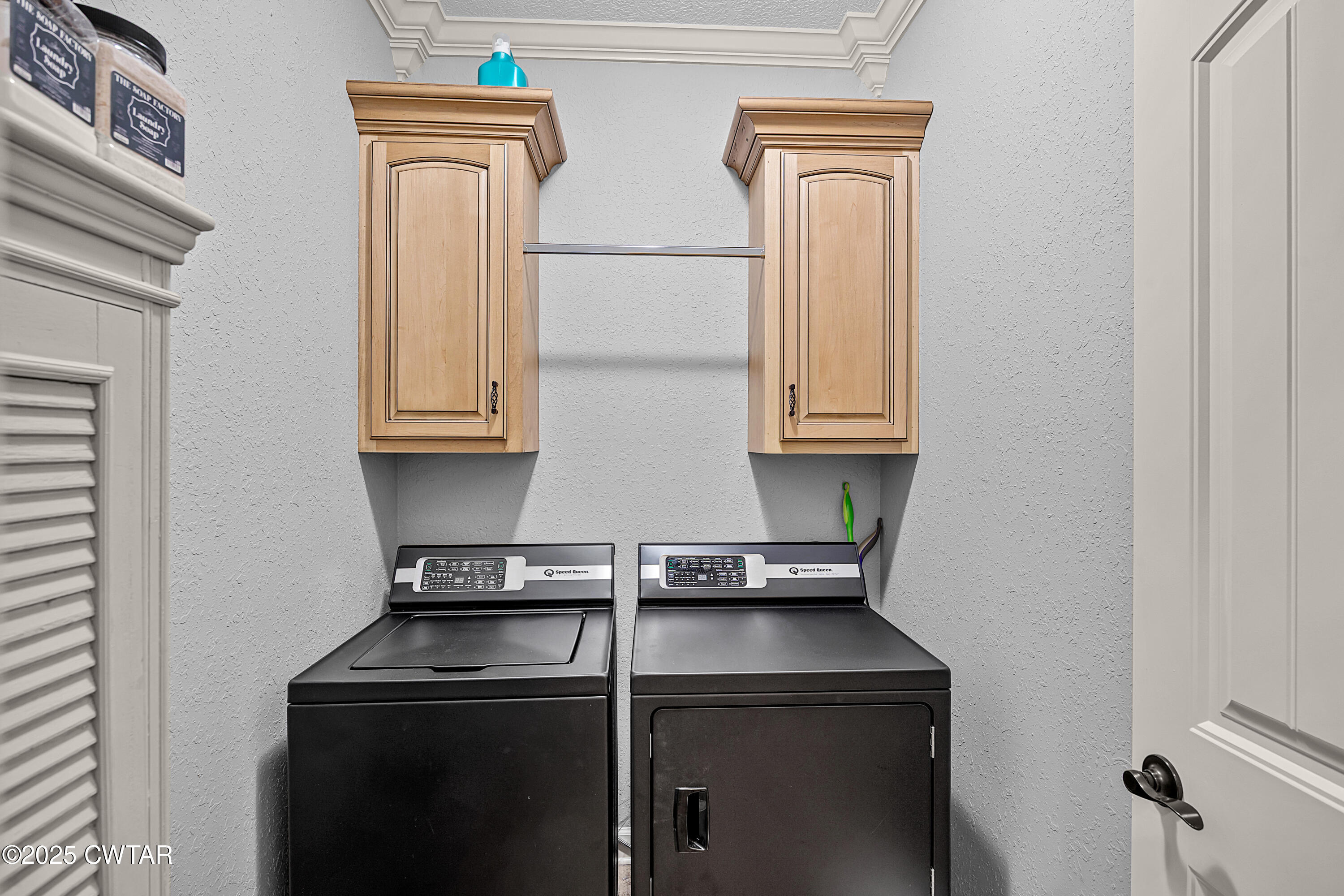 31 Perrington Cove Jackson, TN 38305 - Photo 15 of 27 a kitchen with a refrigerator and a sink