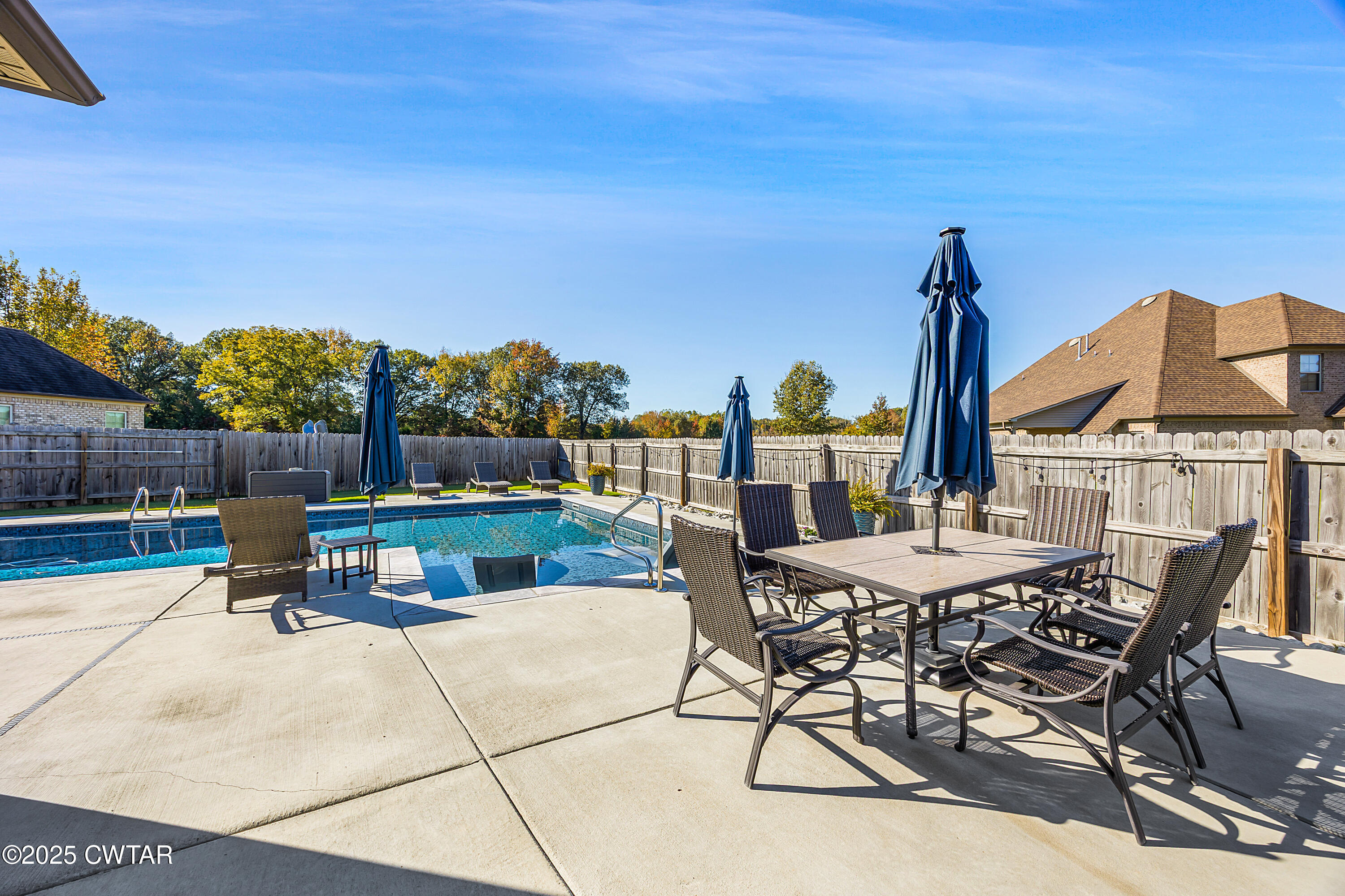 31 Perrington Cove Jackson, TN 38305 - Photo 25 of 27 a view of a patio with a table and chairs
