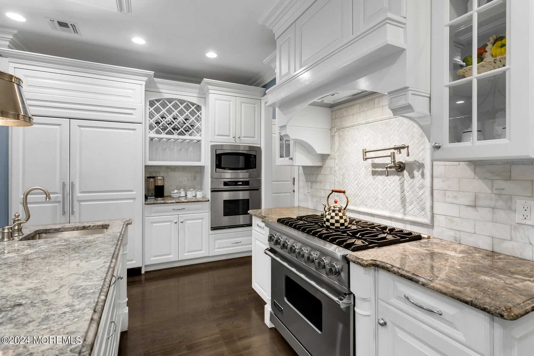 132 Park Road Fair Haven, NJ 07704 - Photo 10 of 46 High-end Apliances